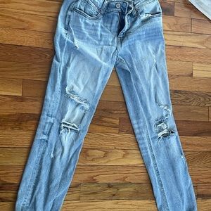 I’m selling jeans,size 1 because they don’t fit me anymore. There light blue.